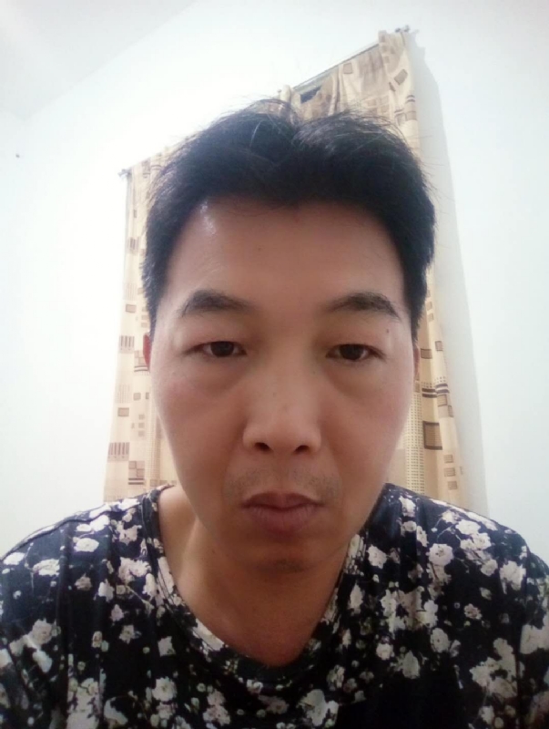 繁华哀伤的第一张照片--龙海相亲网