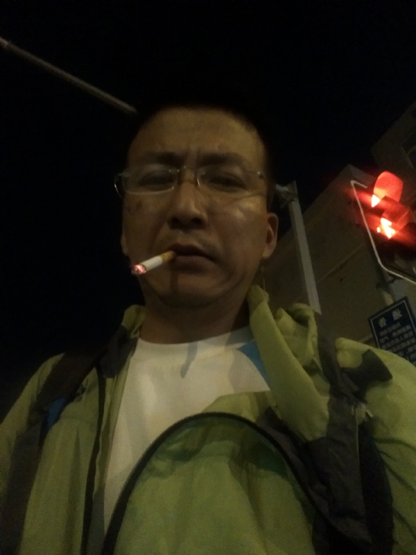 认真的生活的第一张照片--龙海相亲网