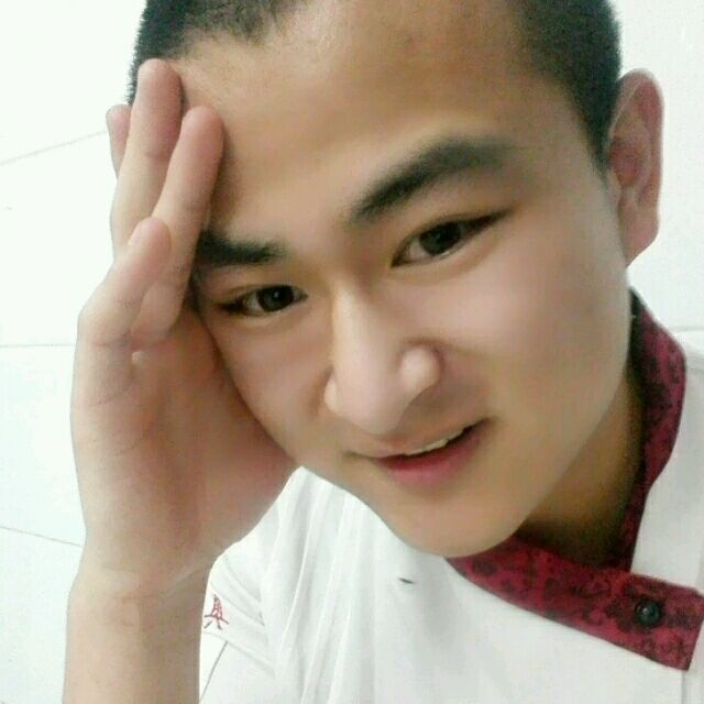 人潮拥挤的第一张照片--龙海相亲网