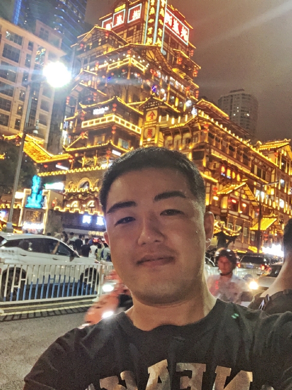 钢铁侠的第一张照片--龙海相亲网
