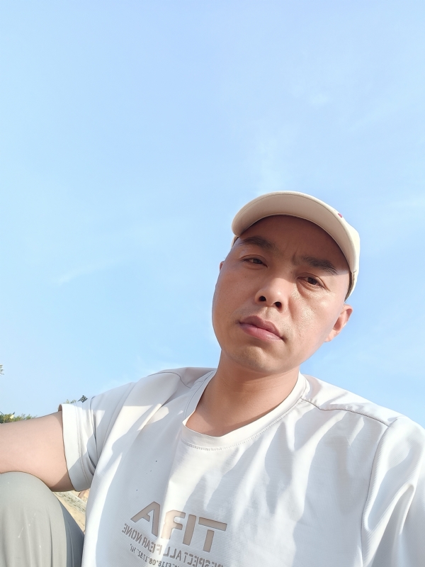 哥哥的第一张照片--龙海相亲网