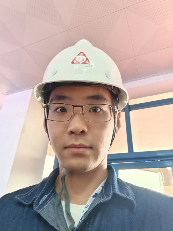 何鹏宇的第二张照片--龙海相亲网