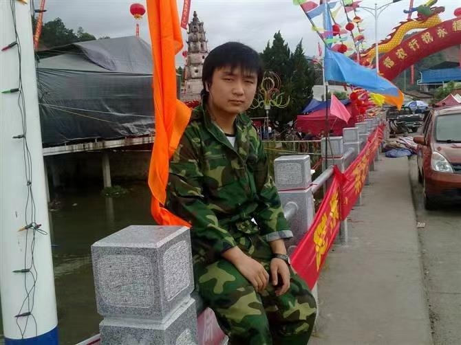 如影随形的第二张照片--龙海相亲网